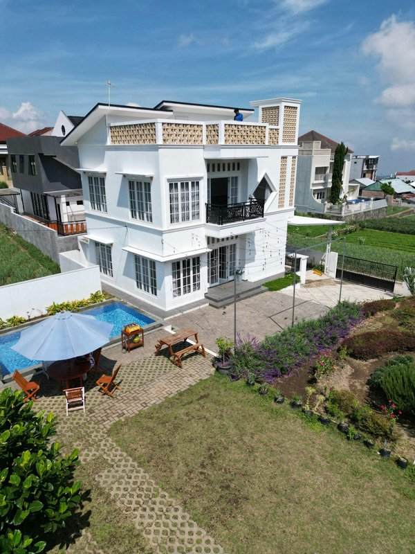 Experience breathtaking views at villa eden view